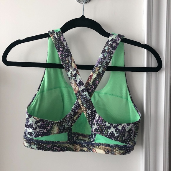 LuLu Lemon Athletic Set Sports Bra & Capris Pants - Picture 2 of 4